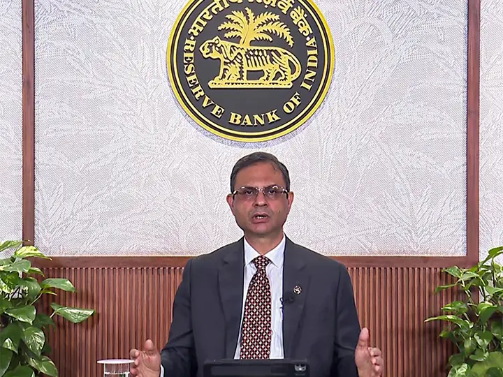 RBI raises IPO financing limit to Rs 25 lakh, allows more loan against shares RBI raises IPO financing limit to Rs 25 lakh, allows more loan against shares