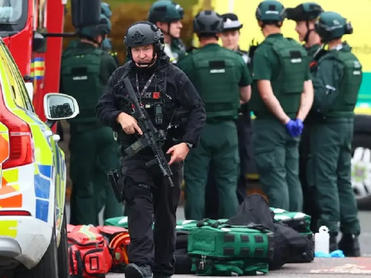 Police deployed to synagogues nationwide after deadly attack in Manchester, terror threat level in UK to be reviewed Police deployed to synagogues nationwide after deadly attack in Manchester, terror threat level in UK to be reviewed