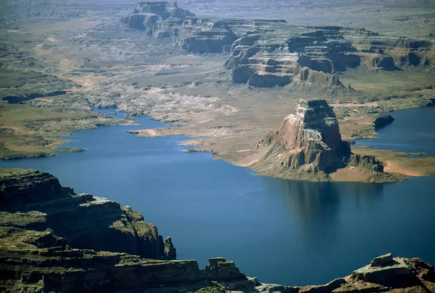 United States ( 2.8 trillion cubic metres )