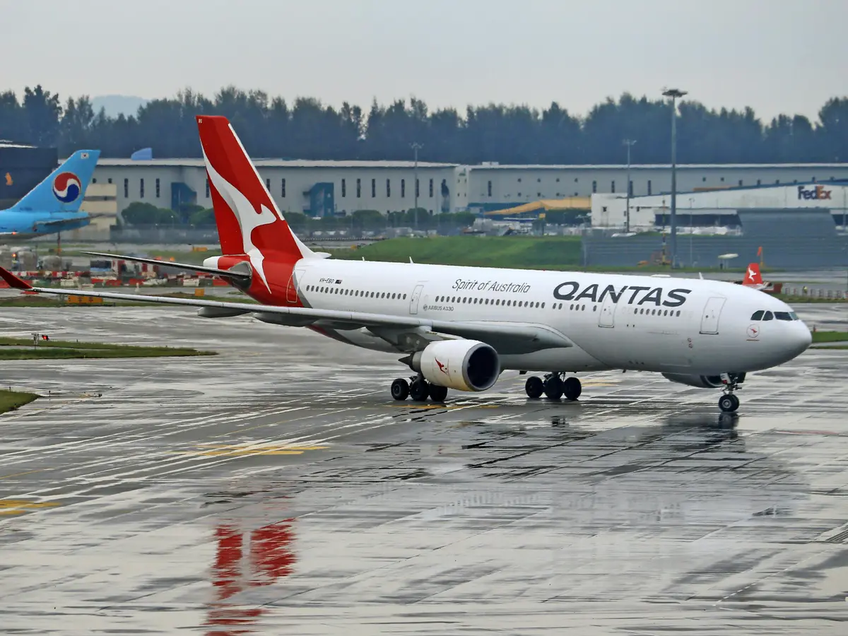 Qantas Flight Returns to Sydney Due to Communication Issue