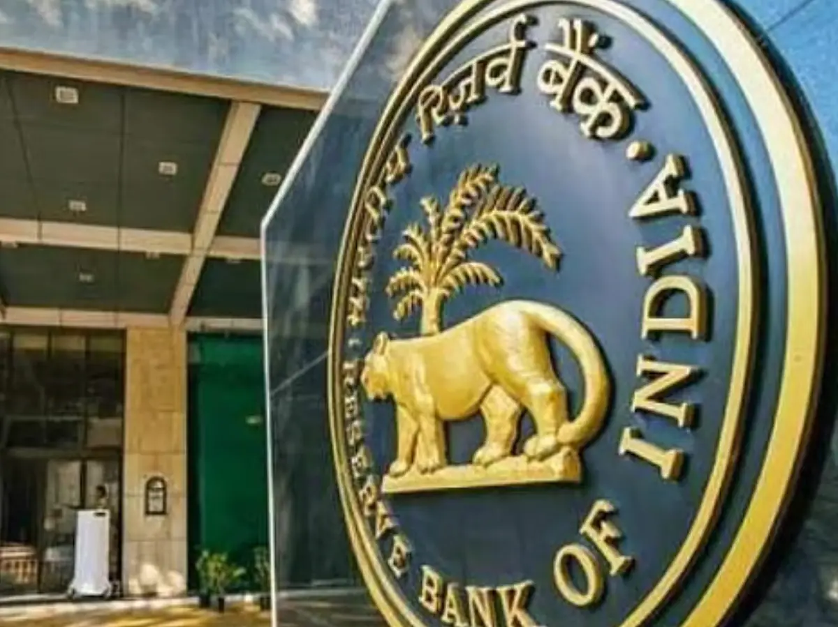 Did you buy your phone on EMI? RBI is going to allow lenders to lock your phone if you fail to pay off loan Did you buy your phone on EMI? RBI is going to allow lenders to lock your phone if you fail to pay off loan