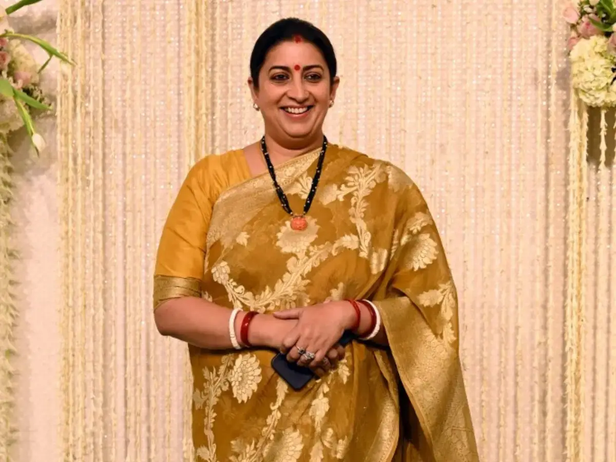 Smriti Irani graces fashion runway after 26 years | Watch Smriti Irani graces fashion runway after 26 years | Watch