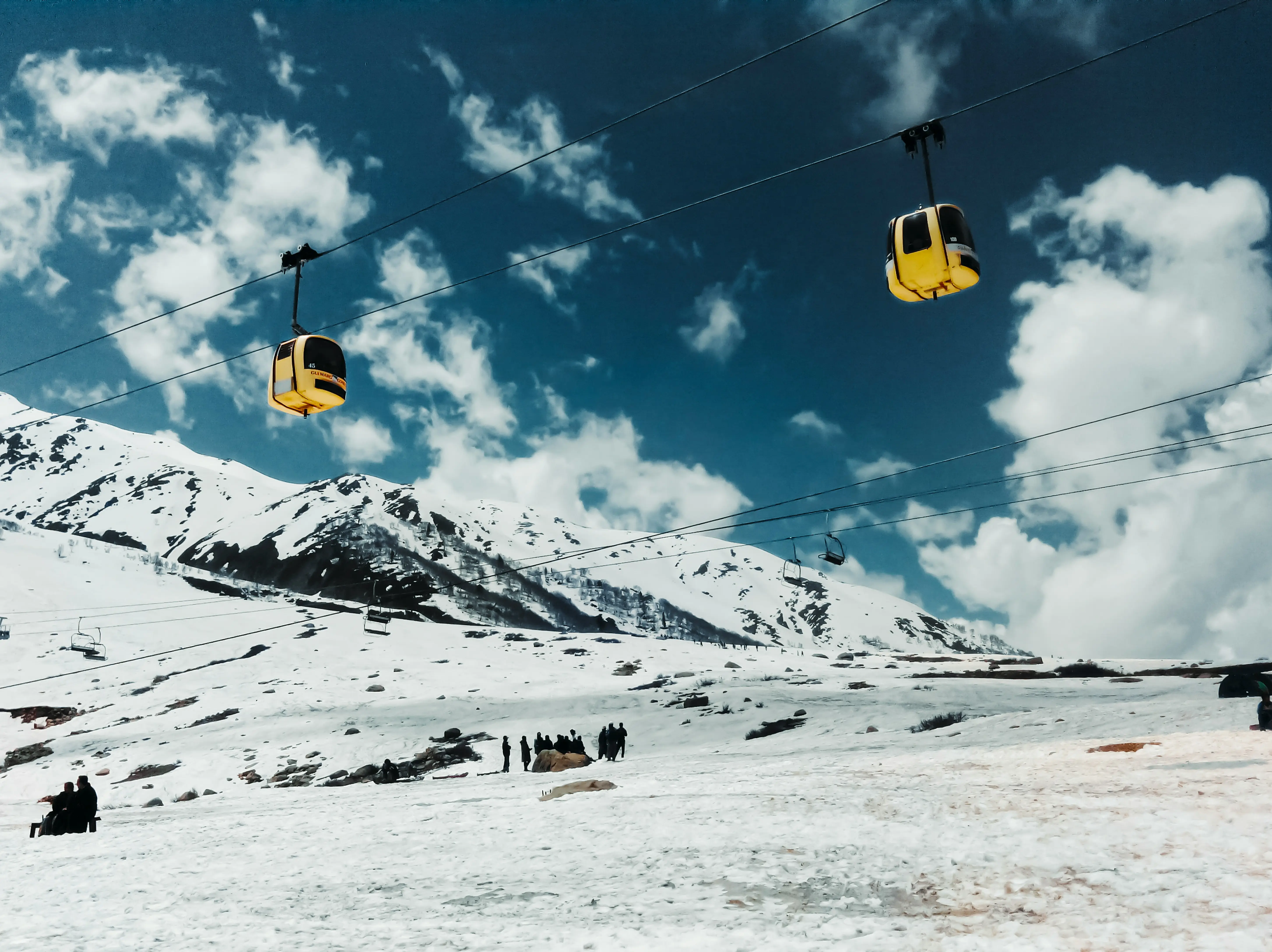 Winter returns to Kashmir as fresh snowfall and rain disrupt normal life Winter returns to Kashmir as fresh snowfall and rain disrupt normal life