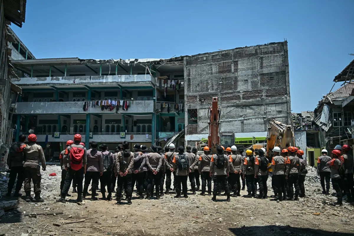 Indonesia school collapse: Rescue ends after nine days with 67 dead, 104 survivors