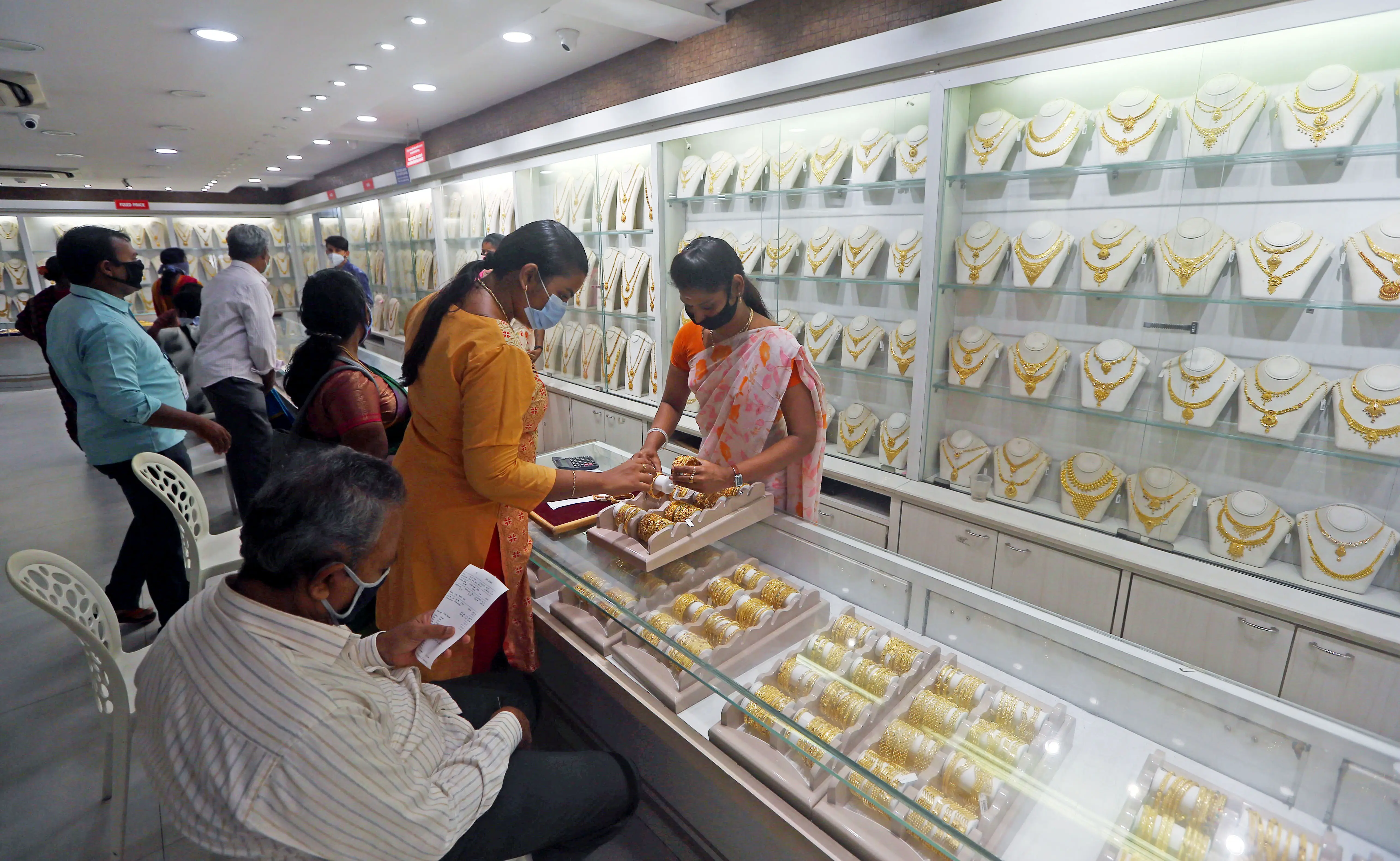 Gold prices cross $4000 mark: Will the precious metal continue rising?