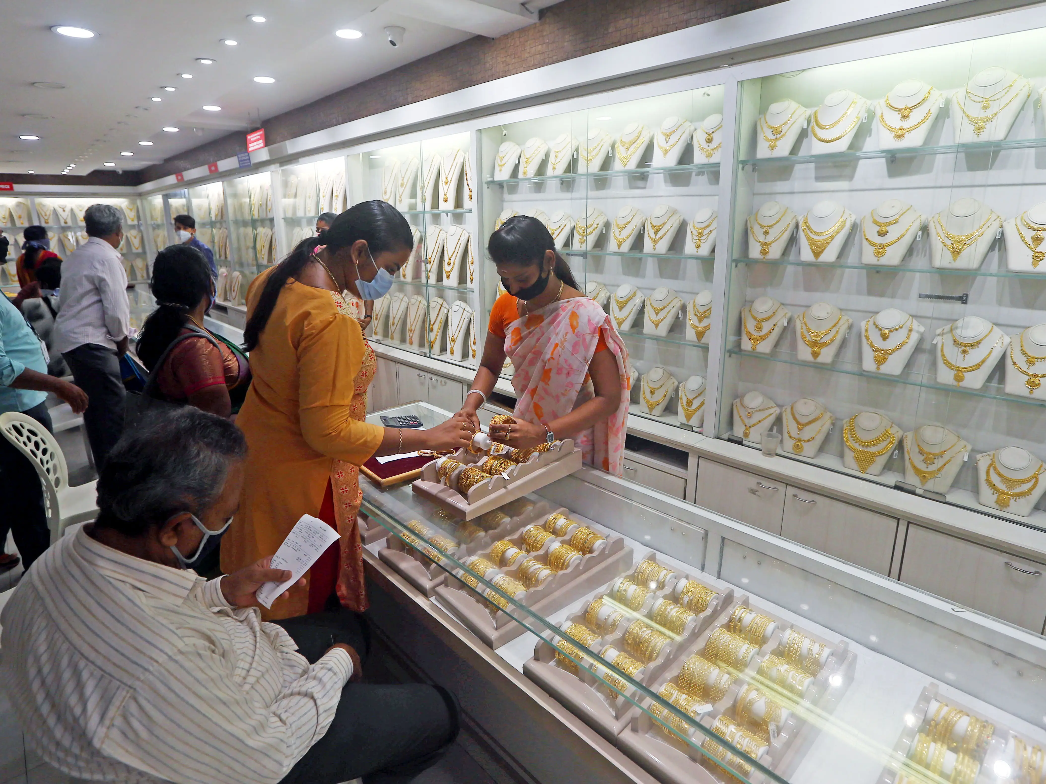 Gold prices cross $4000 mark: Will the precious metal continue rising? Gold prices cross $4000 mark: Will the precious metal continue rising?