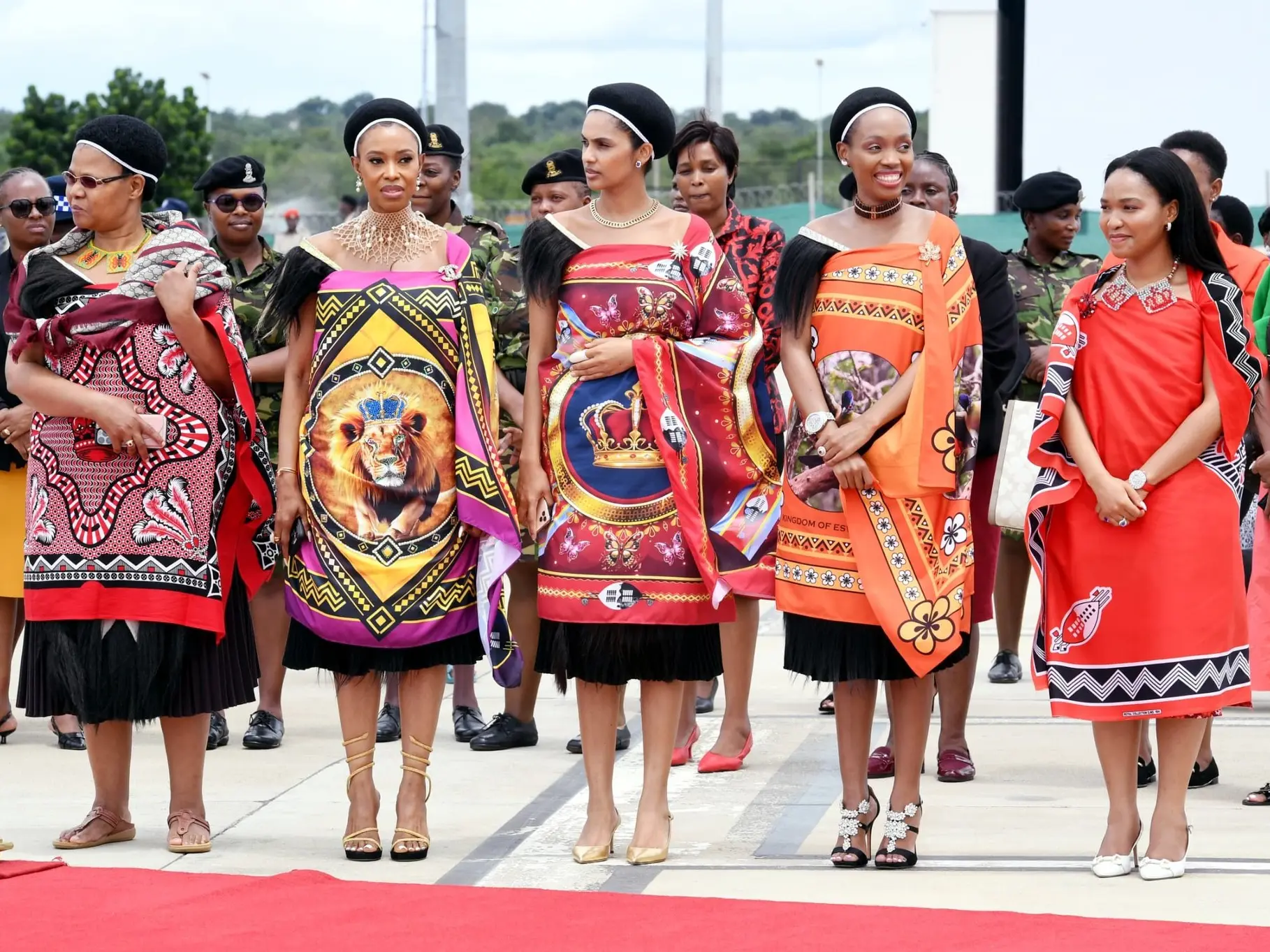 15 wives, 100 servants and 30 kids: Viral video of African king’s lavish entry in UAE resurfaces | WATCH 15 wives, 100 servants and 30 kids: Viral video of African king’s lavish entry in UAE resurfaces | WATCH