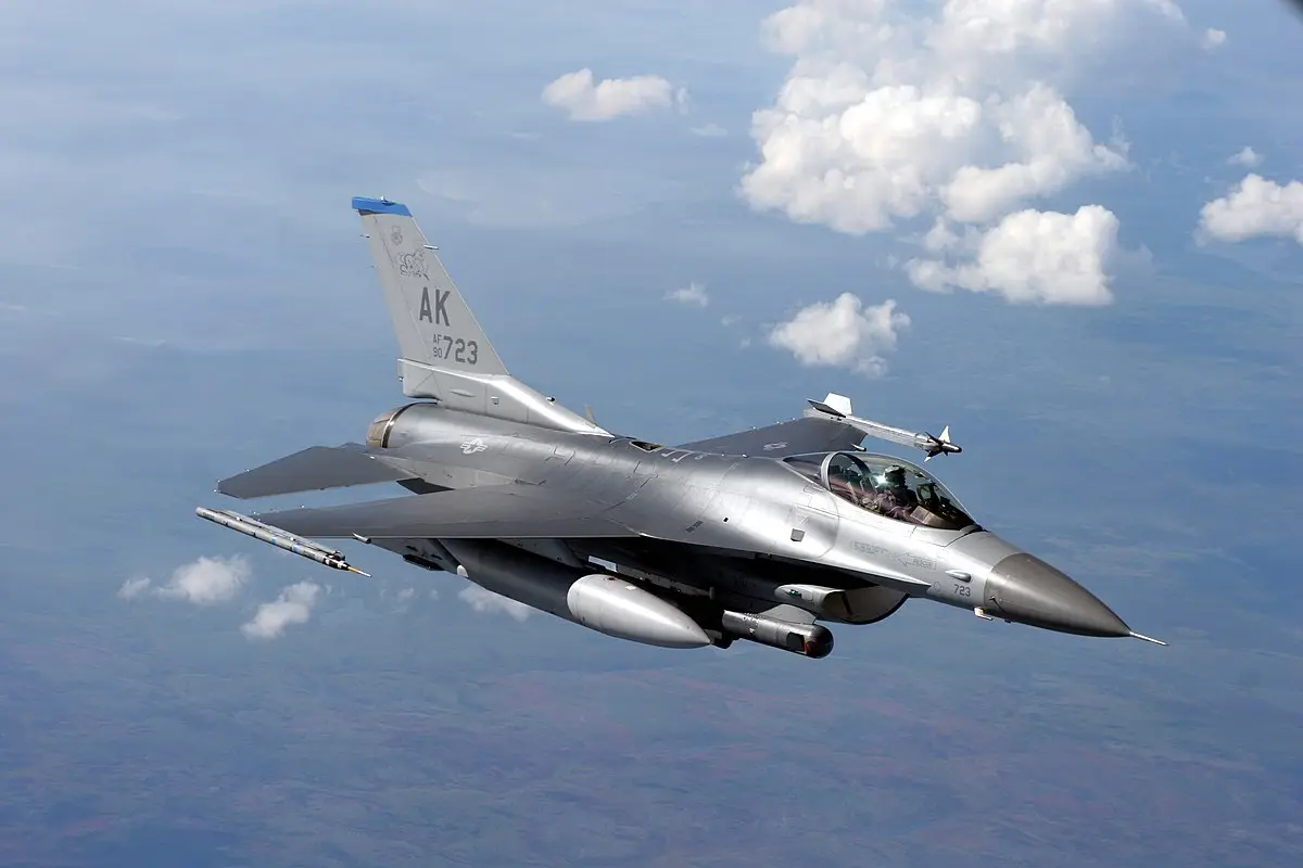 3.  F-16 Fighting Falcon
