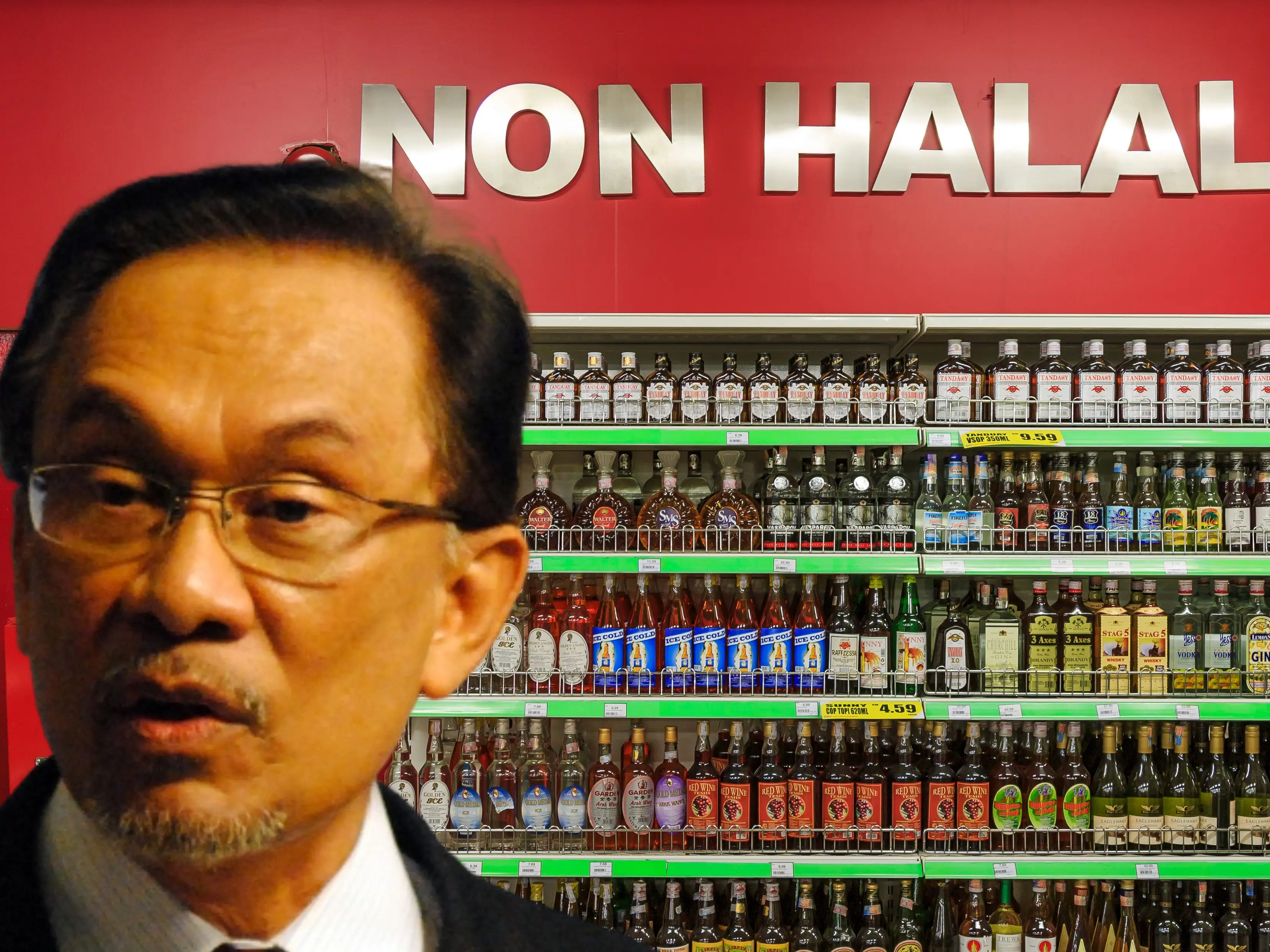 Malaysia to ban beef at official functions to defer to Hindus and Buddhists? Idea, mooted after outrage over alcohol at event, sparks debate Malaysia to ban beef at official functions to defer to Hindus and Buddhists? Idea, mooted after outrage over alcohol at event, sparks debate
