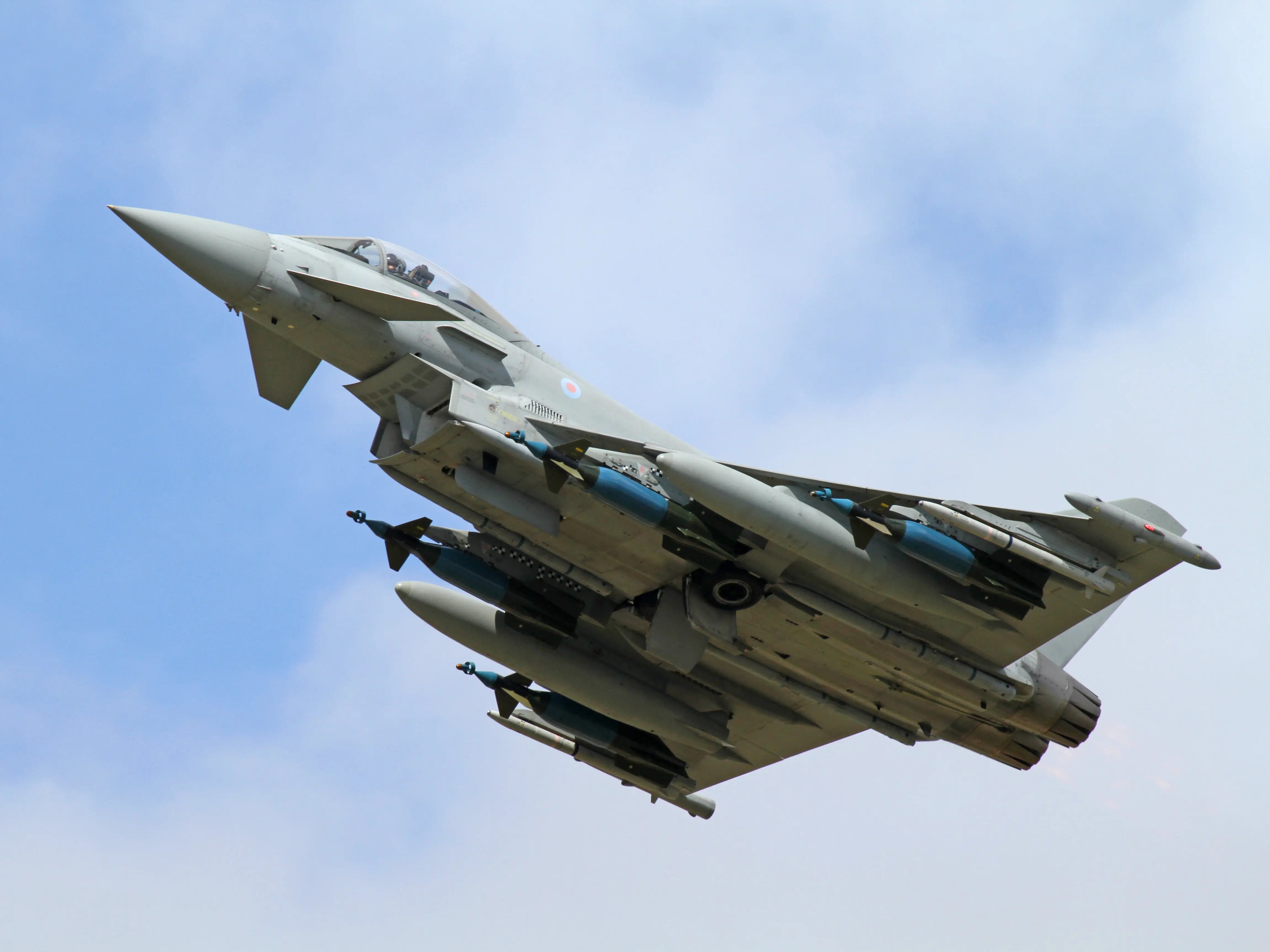 Beyond visual range isn’t guaranteed: Why air-to-air missile range claims don’t match combat reality