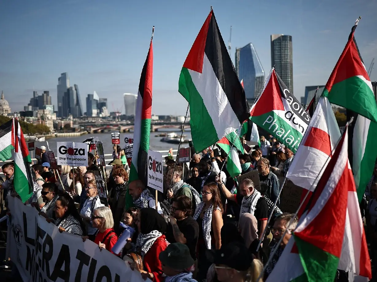 Israel moves Palestinian prisoners ahead of their release under Gaza ceasefire deal Israel moves Palestinian prisoners ahead of their release under Gaza ceasefire deal
