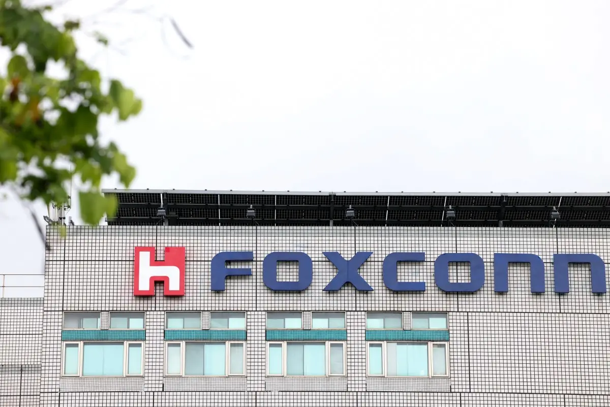 iPhone-maker Foxconn to invest Rs 15000 cr in Tamil Nadu, create jobs