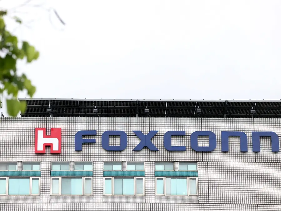 iPhone-maker Foxconn to invest Rs 15000 cr in Tamil Nadu, create jobs