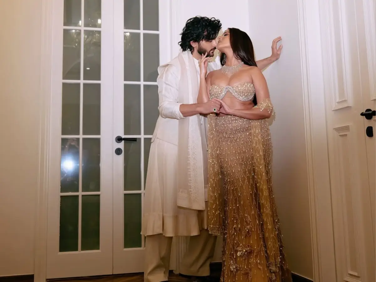 Tara was seen giving kisses to Veer