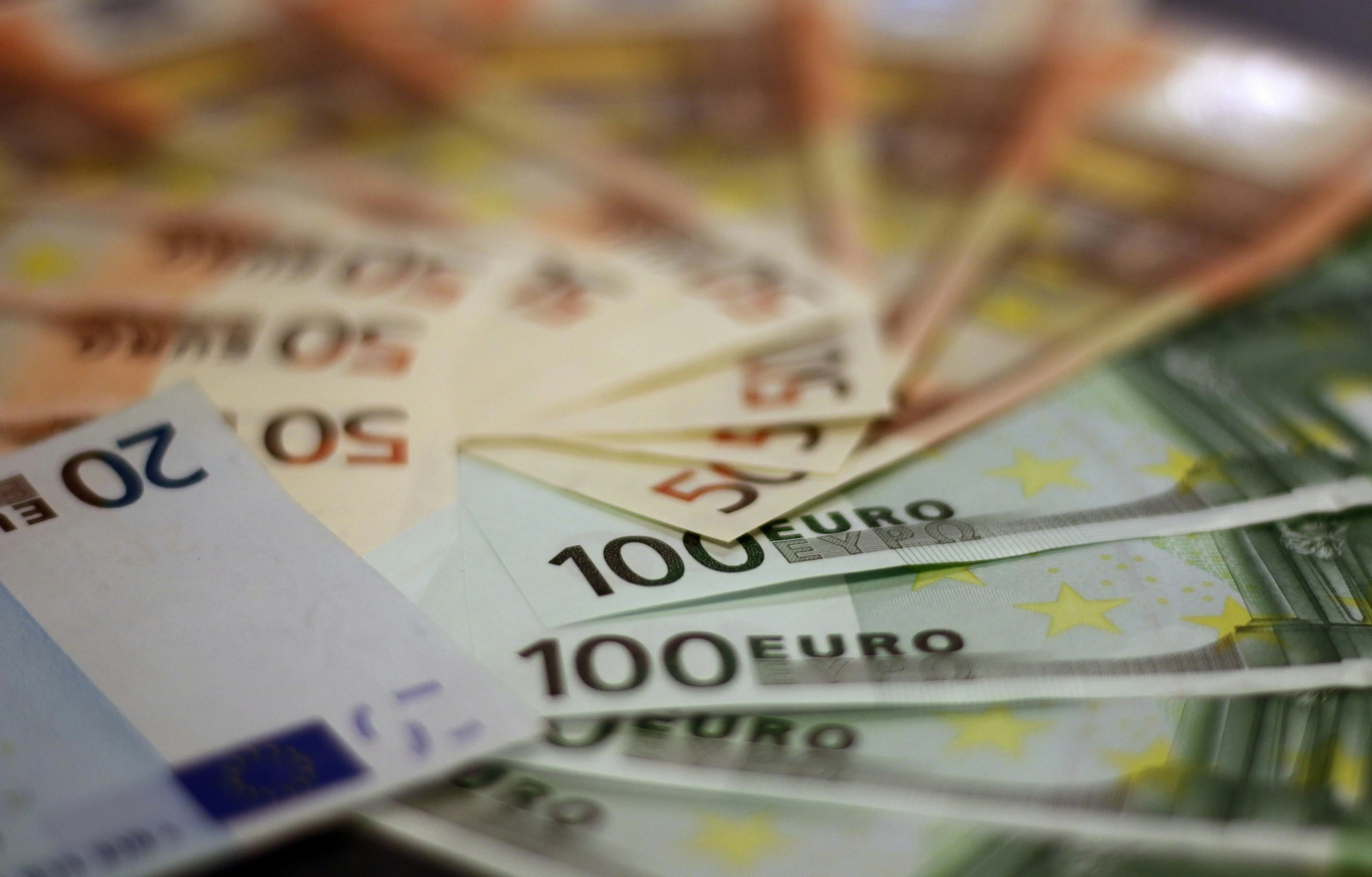 9. Euro (EUR)