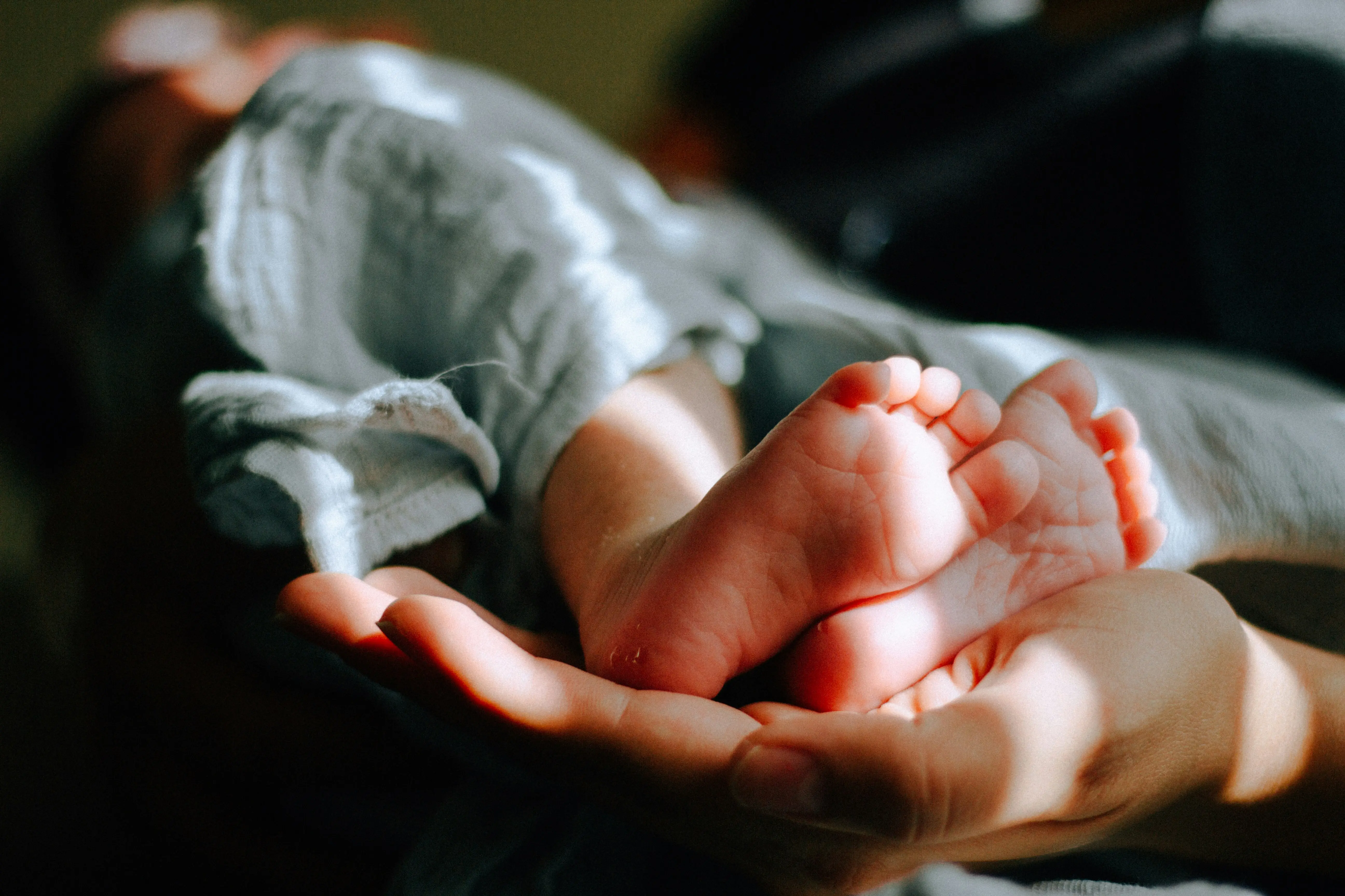 Mumbai man helps deliver baby at railway platform after hospital refuses admission
