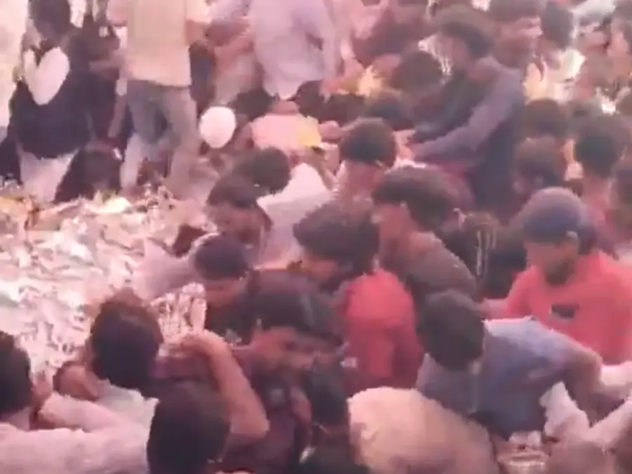 AIMIM rally turns into Biryani loot fest in Bihar as crowd goes wild over free food | WATCH