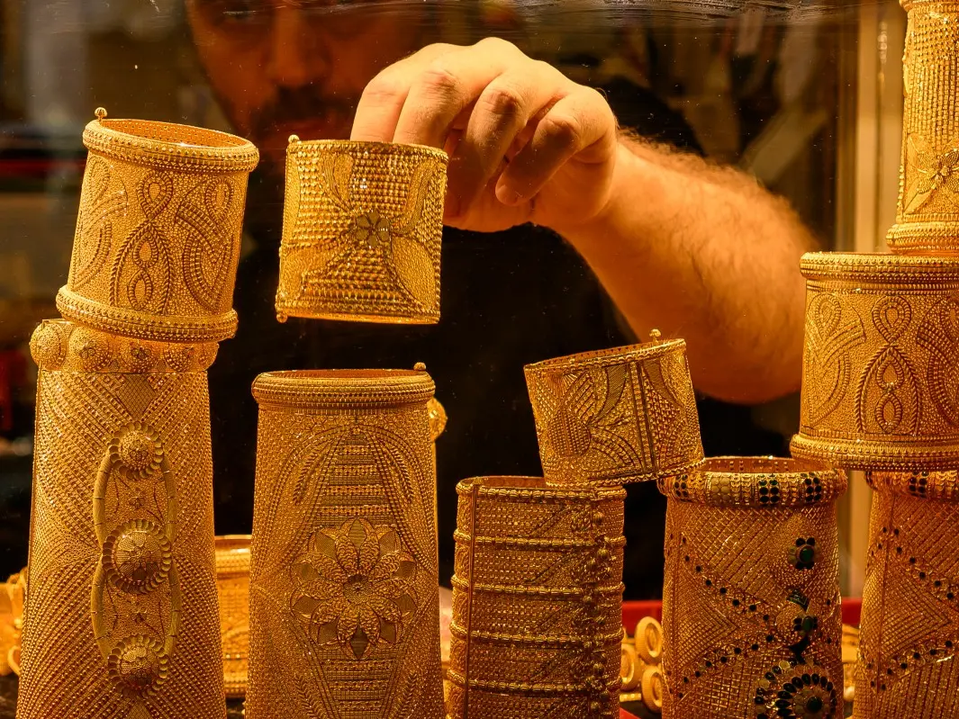 Will gold prices continue to rise? Report recommends 'risk management'