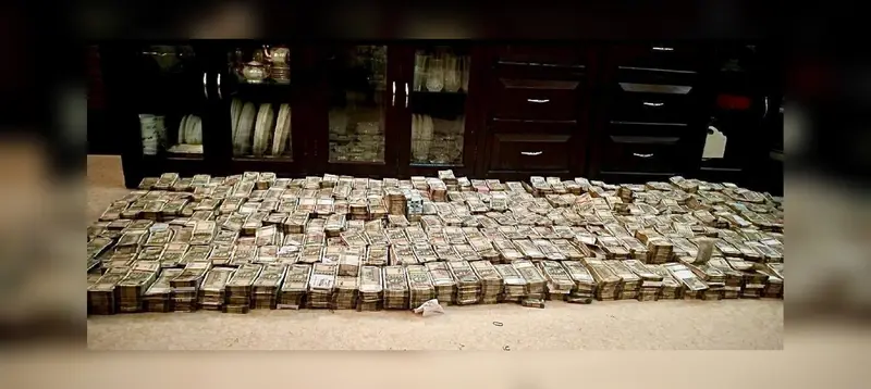 CBI arrests senior IPS officer, seizes Rs 5 crore cash, Mercedes, Audi, 1.5 kg jewellery, other assets CBI arrests senior IPS officer, seizes Rs 5 crore cash, Mercedes, Audi, 1.5 kg jewellery, other assets