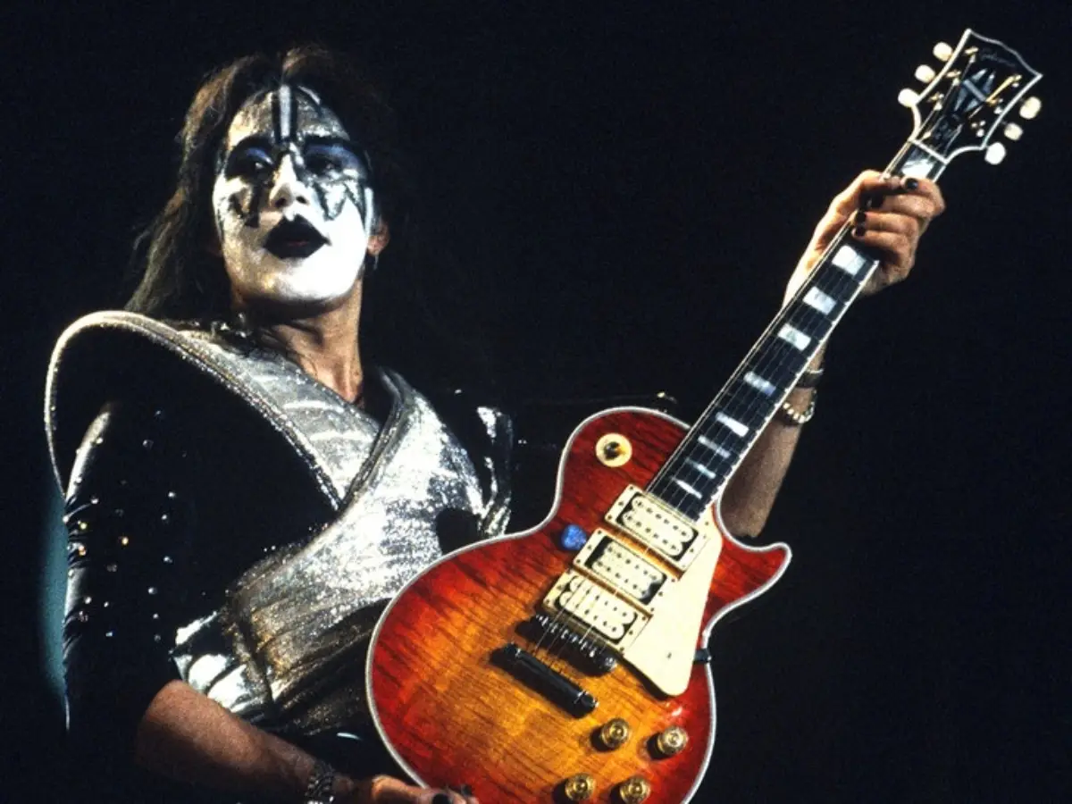 Kiss lead and solo guitarist Ace Frehley dies at 74, condolences pour in Kiss lead and solo guitarist Ace Frehley dies at 74, condolences pour in
