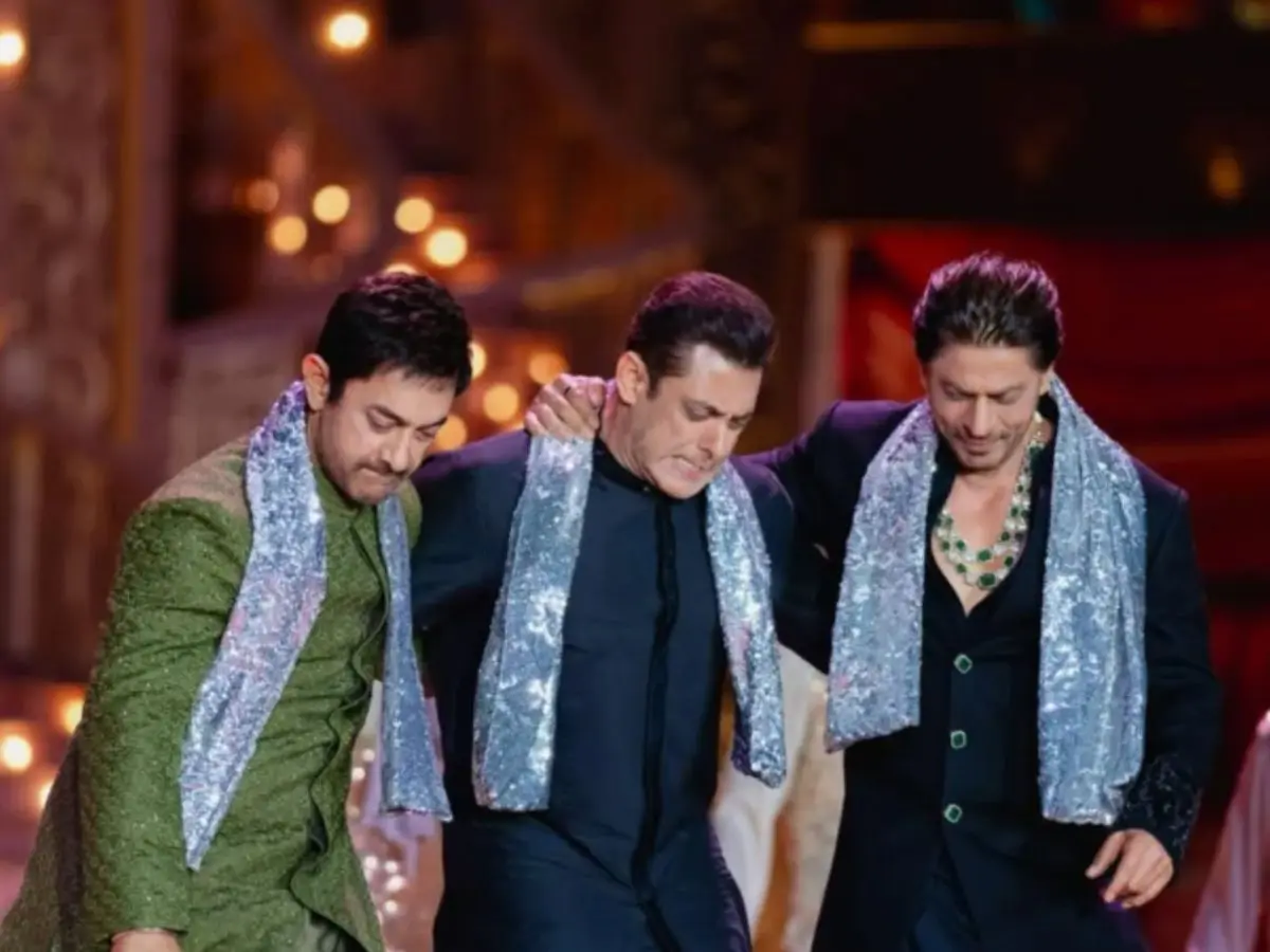 Shah Rukh Khan says he’s not an outsider, reveals who his ‘family’ is in Bollywood Shah Rukh Khan says he’s not an outsider, reveals who his ‘family’ is in Bollywood