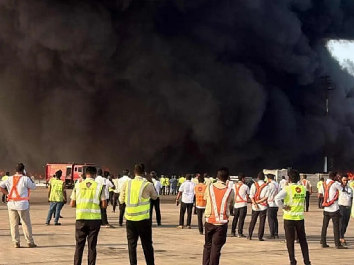 Massive fire breaks out at Dhaka’s international airport; all flight operations suspended Massive fire breaks out at Dhaka’s international airport; all flight operations suspended