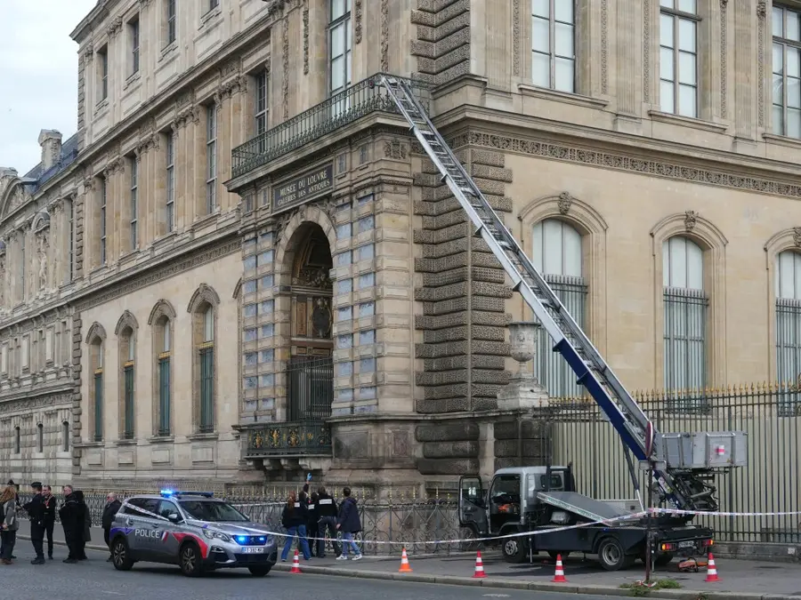 ‘Priceless’ jewellery stolen from Paris’ Louvre museum after thieves break in