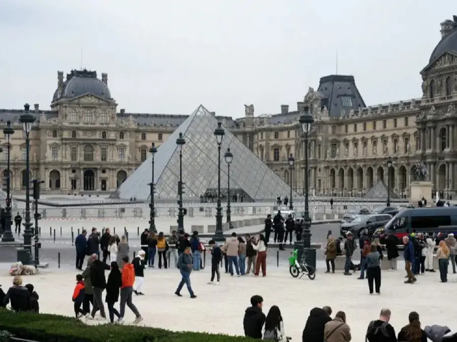 Thieves used ‘cherry picker’, ‘angle grinder’ in 7-minute Louvre Museum heist, pulled off like a breeze