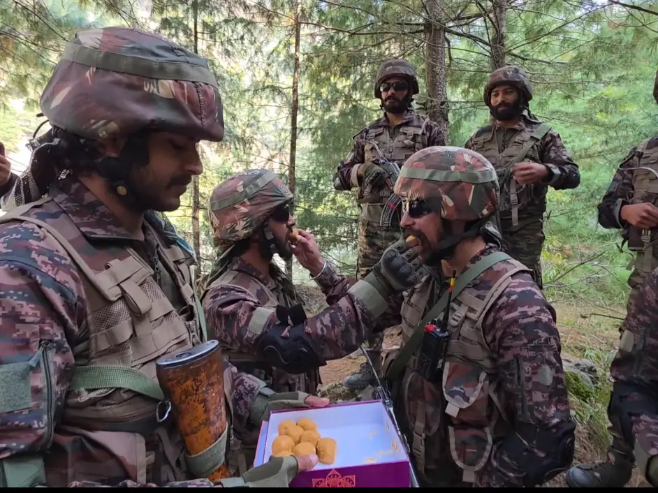 Indian Army celebrates Diwali with zeal at LoC posts in Kupwara amid high alert Indian Army celebrates Diwali with zeal at LoC posts in Kupwara amid high alert