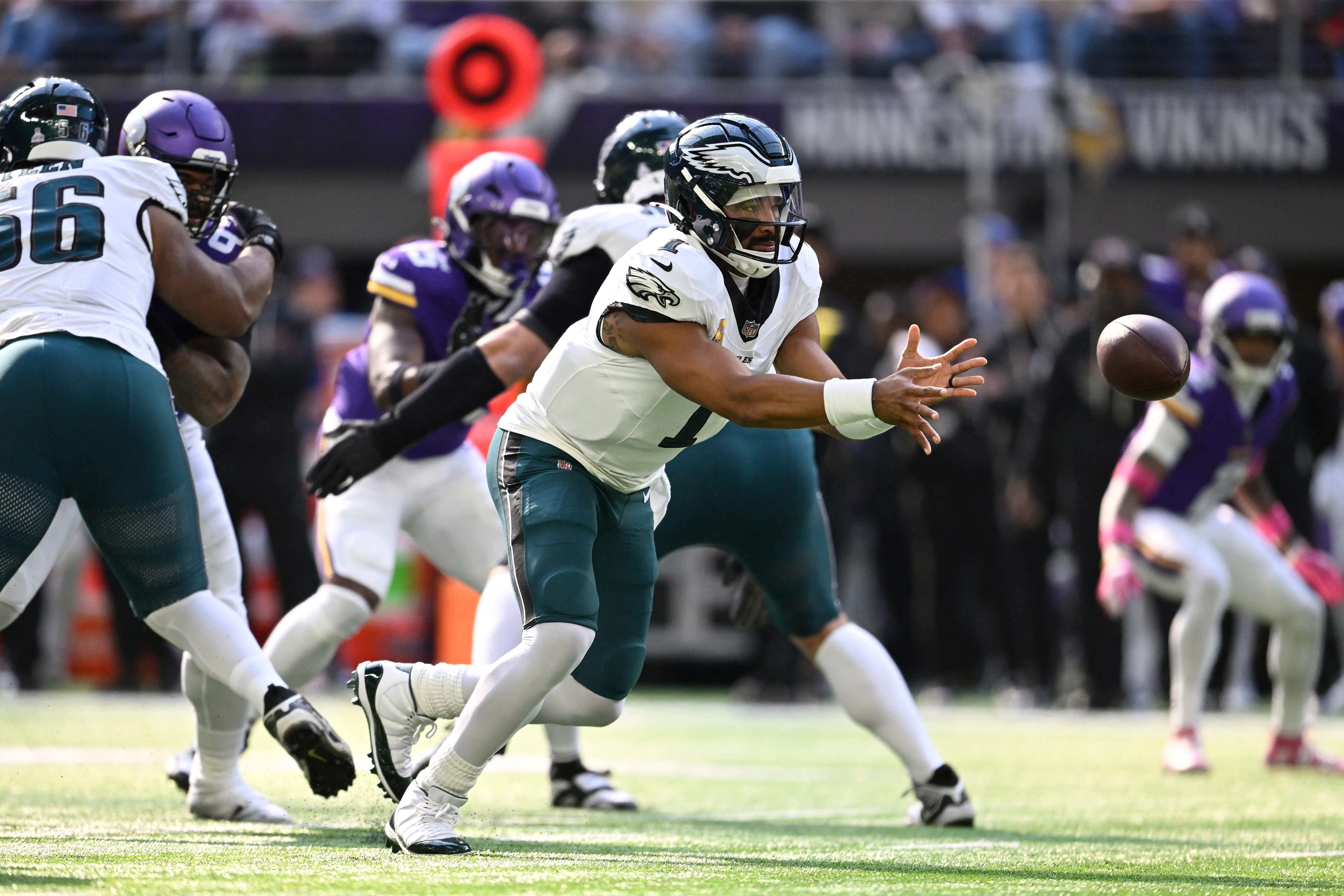 NFL Week 7: Hurts masterclass helps Eagles soar past Vikings