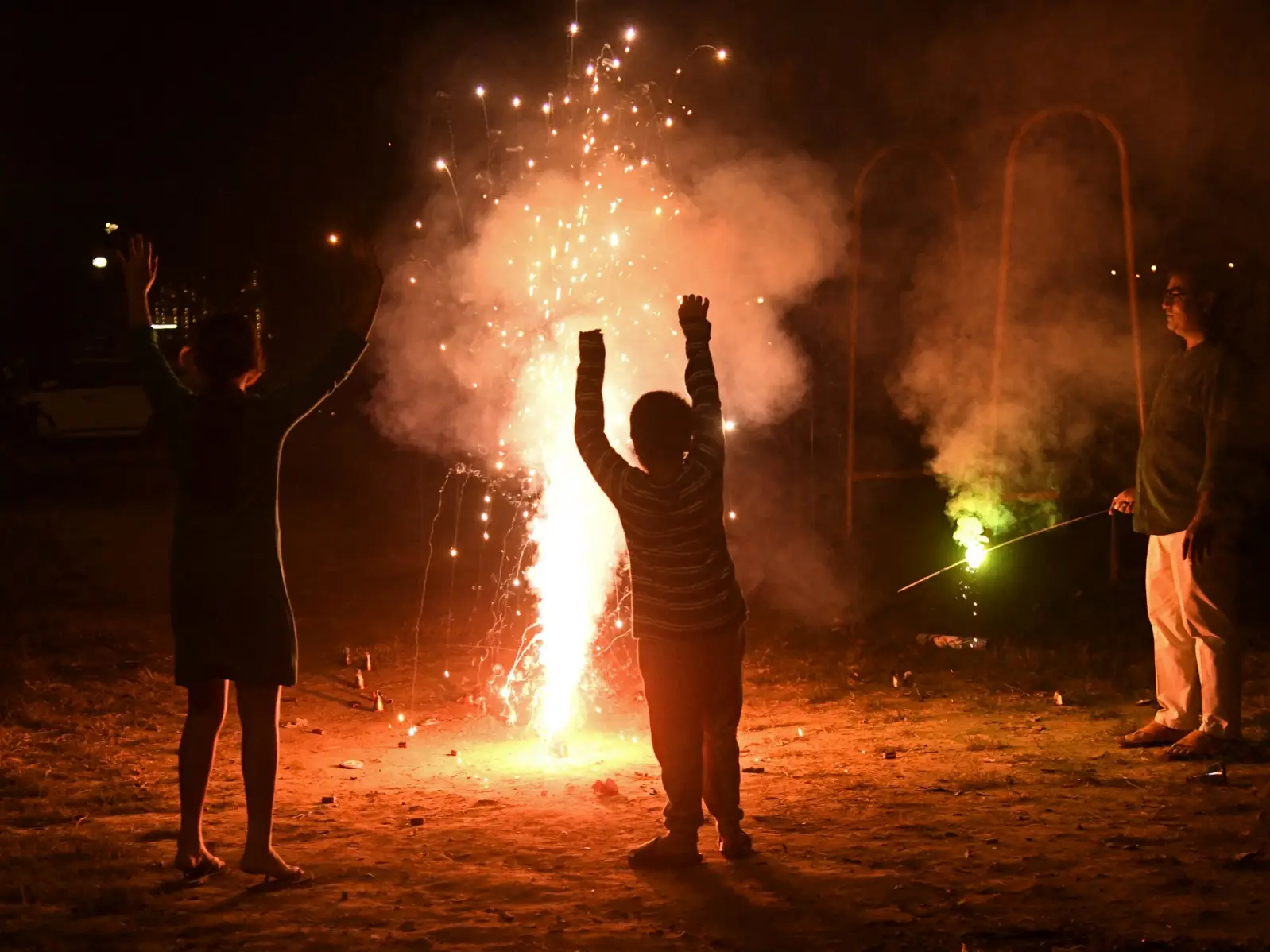 Delhi AQI plummets to 'very poor' on Diwali to further dip in air quality expected in next two days Delhi AQI plummets to 'very poor' on Diwali to further dip in air quality expected in next two days