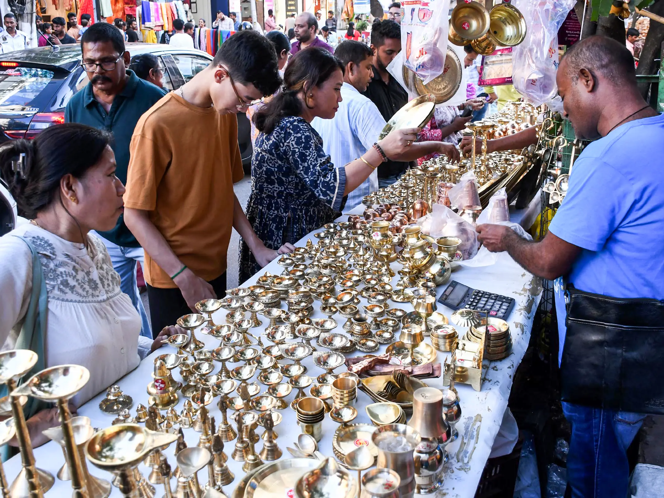 Diwali 2025: India logs 25 per cent increase in sales in festive season | Check details Diwali 2025: India logs 25 per cent increase in sales in festive season | Check details