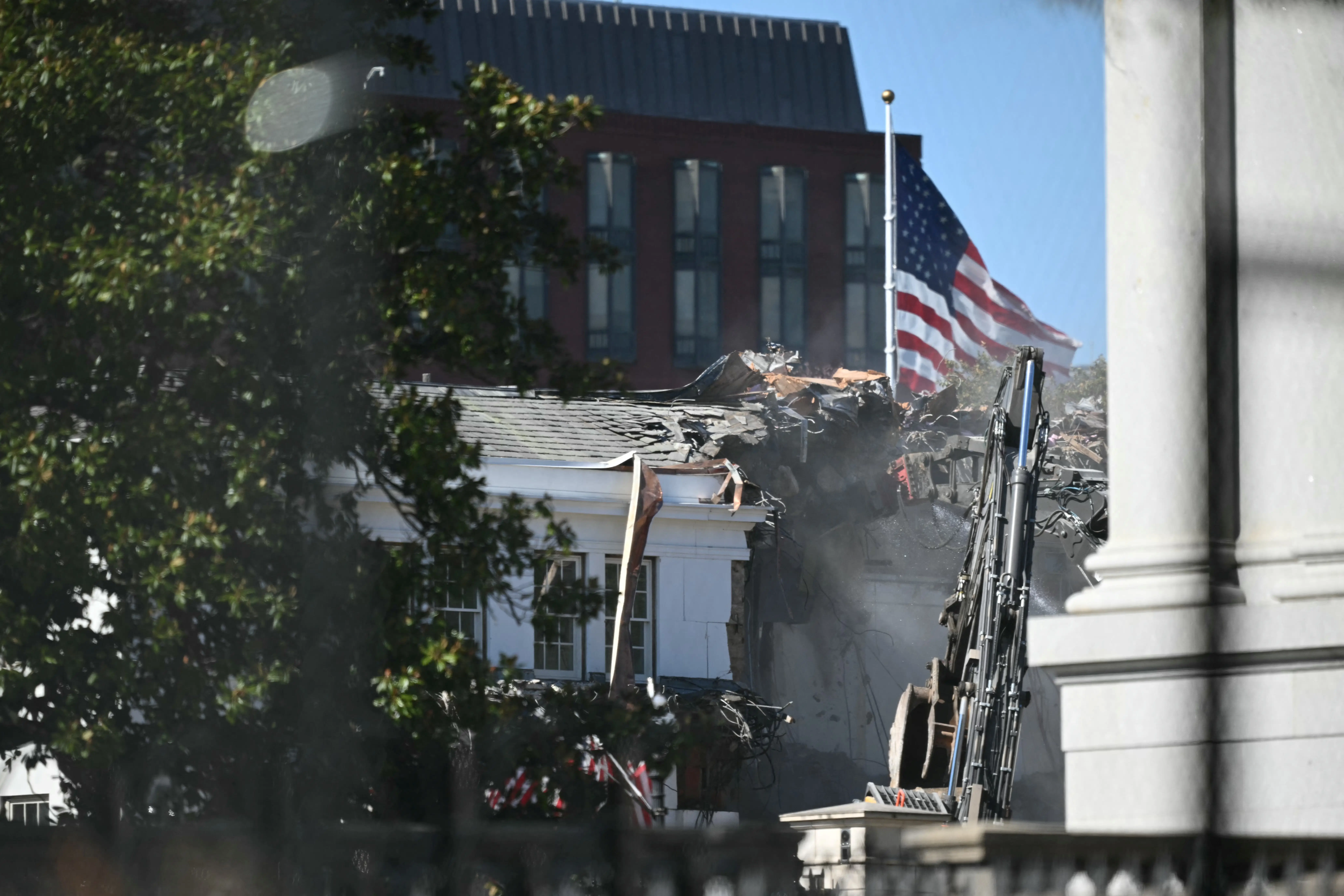 Who’s contributing to Trump's $250M White House ballroom, and why?