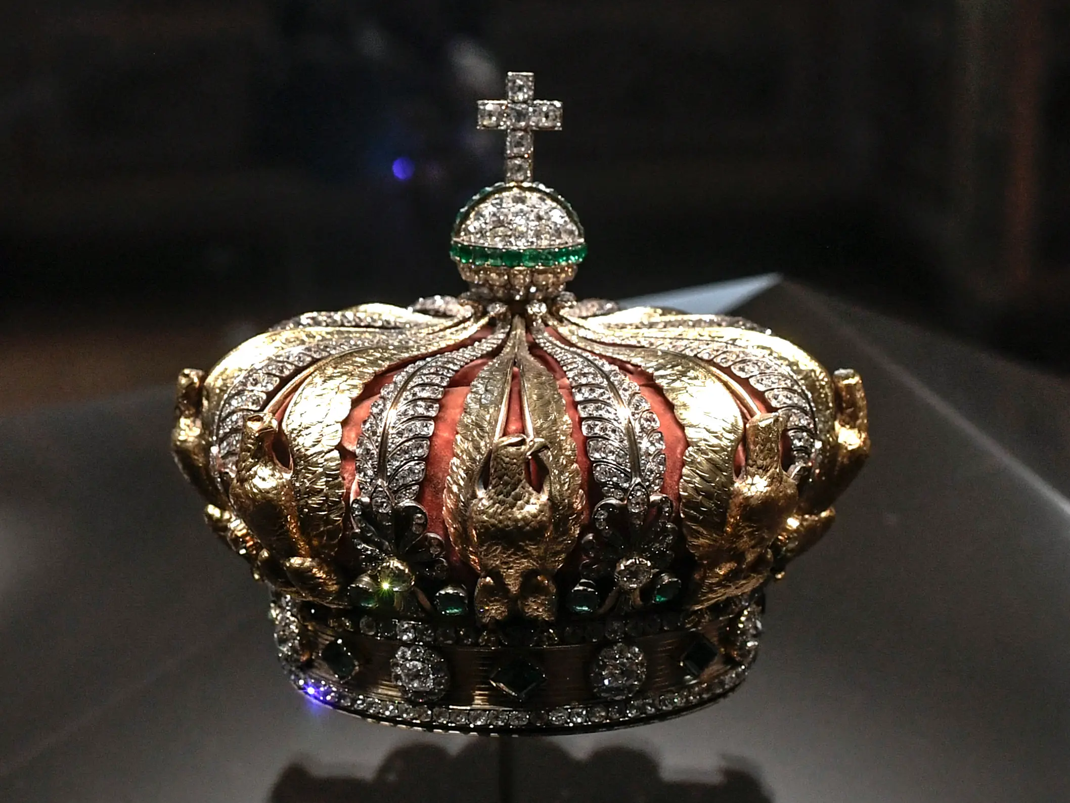 Louvre heist: Can broken diamonds and emeralds crown dropped outside Paris museum be restored? Louvre heist: Can broken diamonds and emeralds crown dropped outside Paris museum be restored?