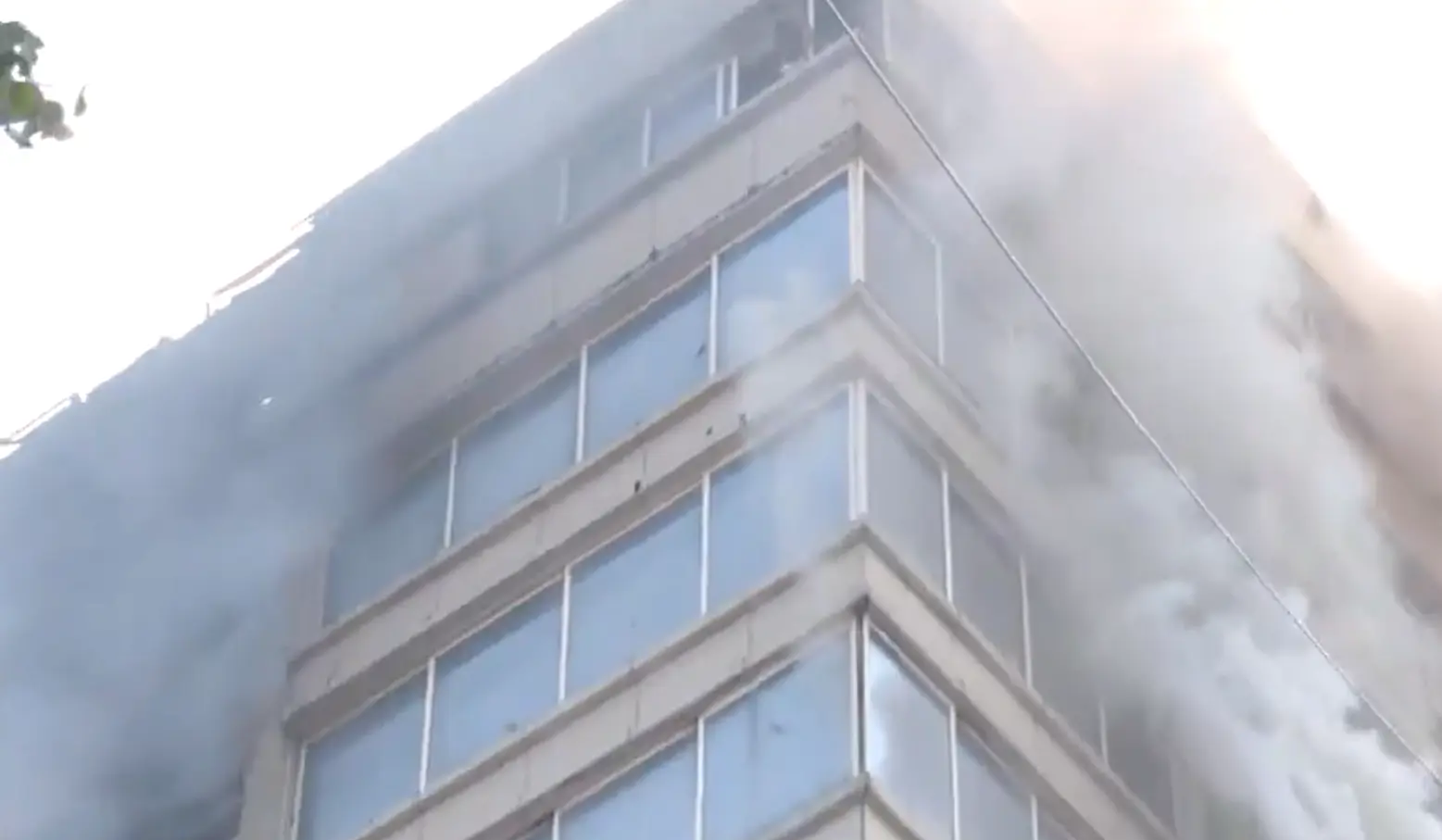 WATCH | Massive fire breaks out in Mumbai's Jogeshwari; several trapped