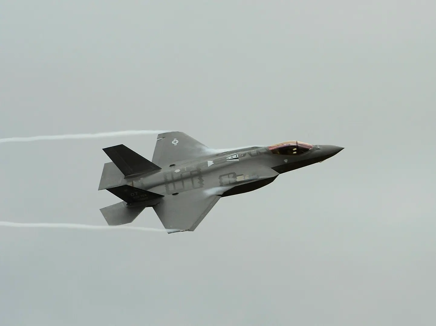 How many F-35s does Britain, Japan and Israel have?
