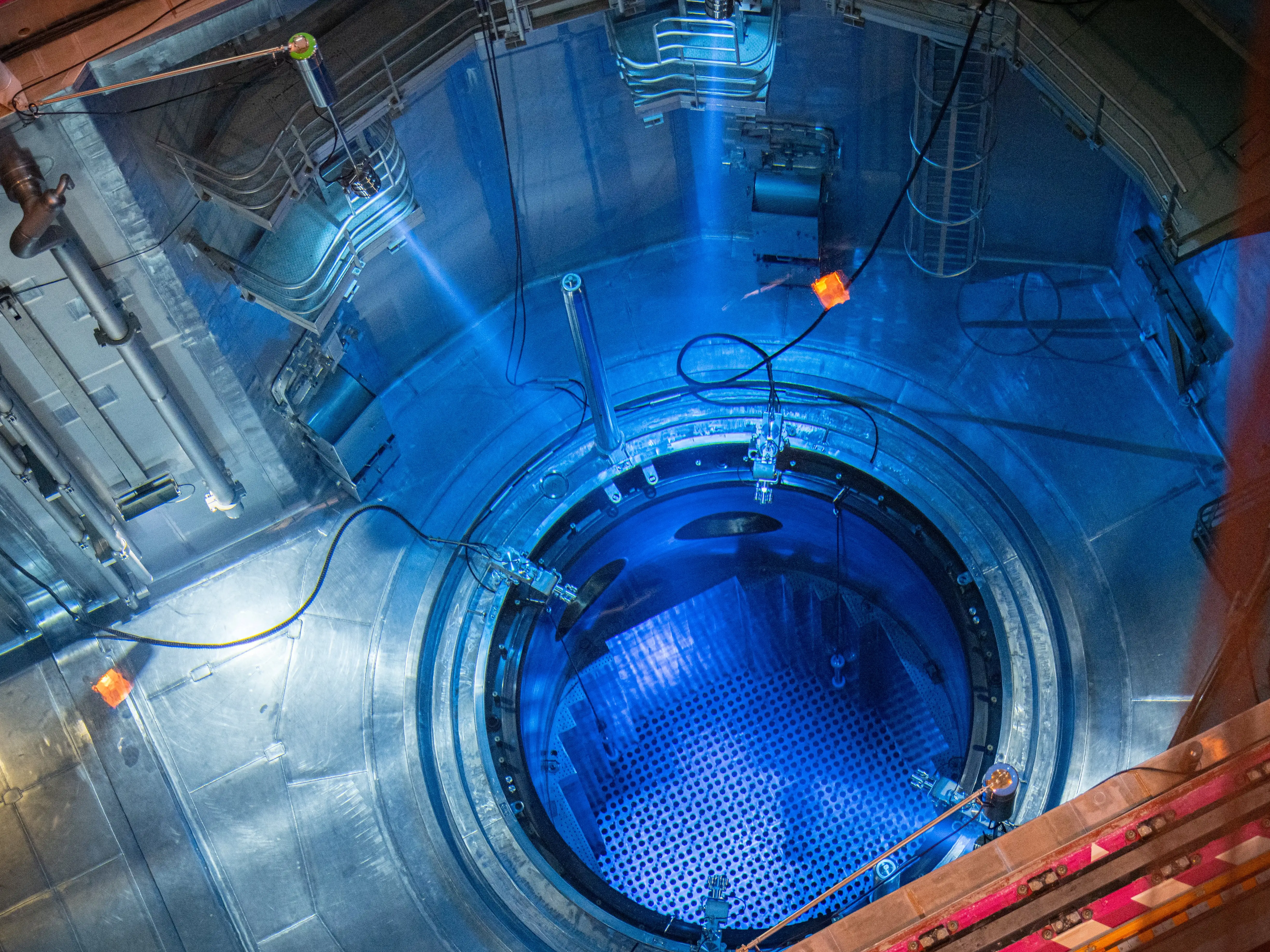 Worker falls into nuclear reactor pool in Michigan plant, ingests contaminated water Worker falls into nuclear reactor pool in Michigan plant, ingests contaminated water