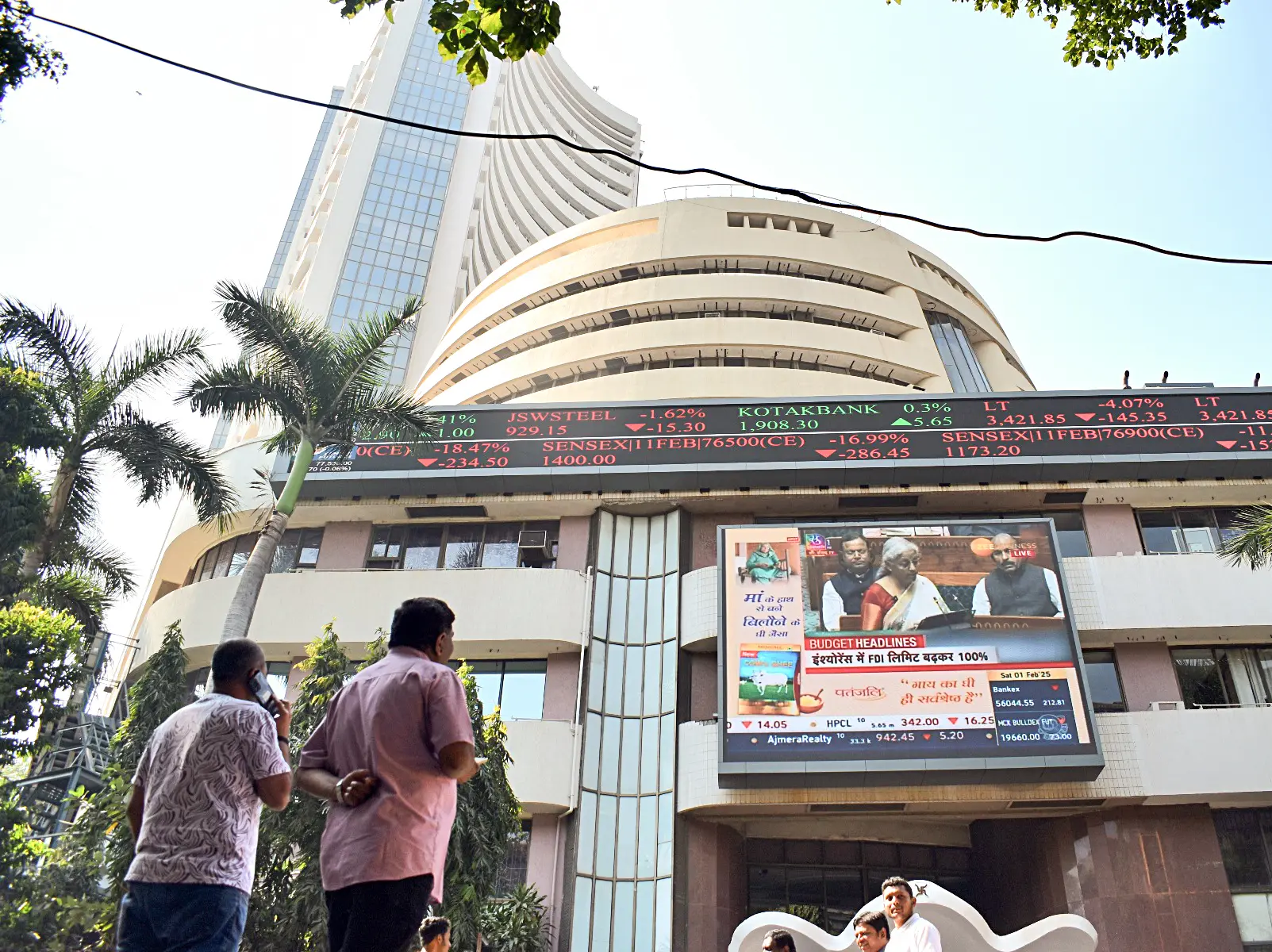 Lenskart IPO: How richer will Peyush Bansal get by selling stake? Lenskart IPO: How richer will Peyush Bansal get by selling stake?