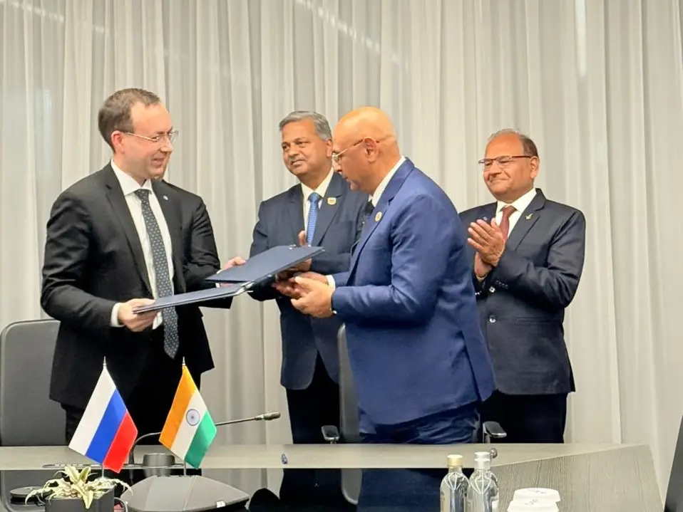 India signs deal with Russia to build passenger jets India signs deal with Russia to build passenger jets