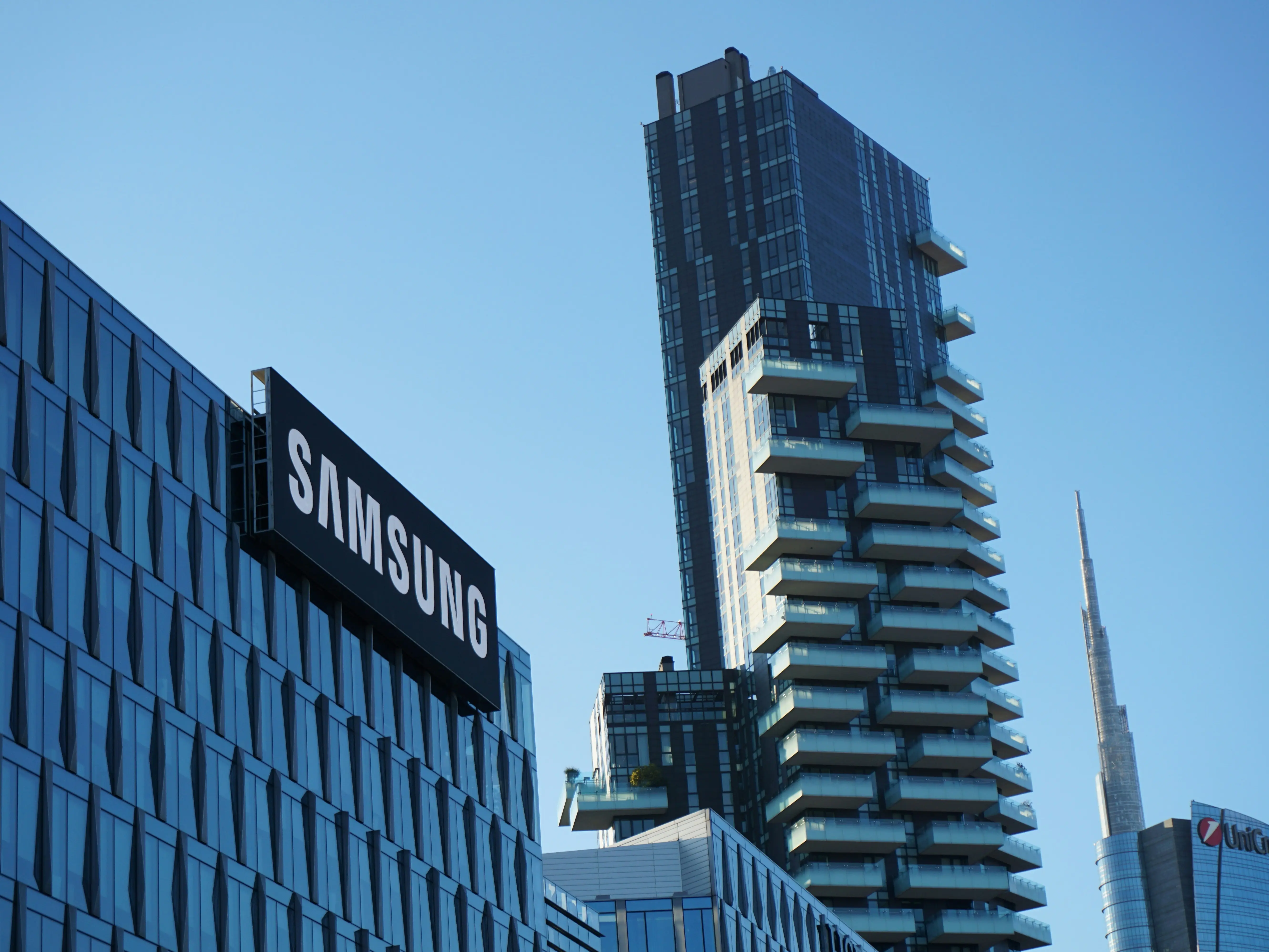 Samsung just signed a $200 billion chip pact with Broadcom to take on TSMC Samsung just signed a $200 billion chip pact with Broadcom to take on TSMC