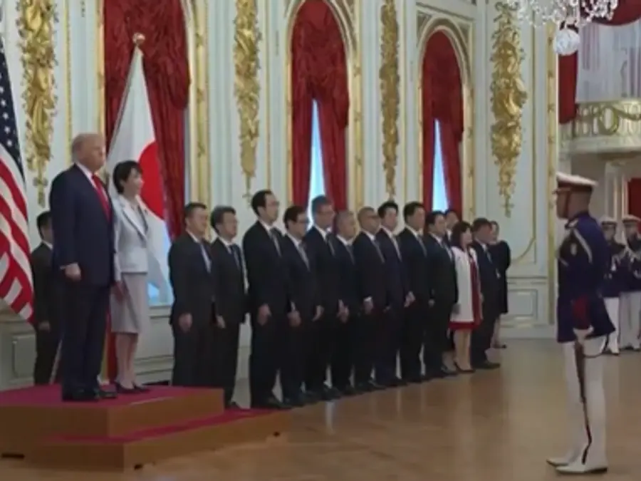 ‘Dumba**’: Video shows Japan’s PM guiding Donald Trump around room, WH seems not happy about it