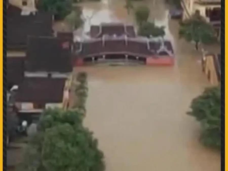 Floods kill at least 9, leave 5 missing in central Vietnam