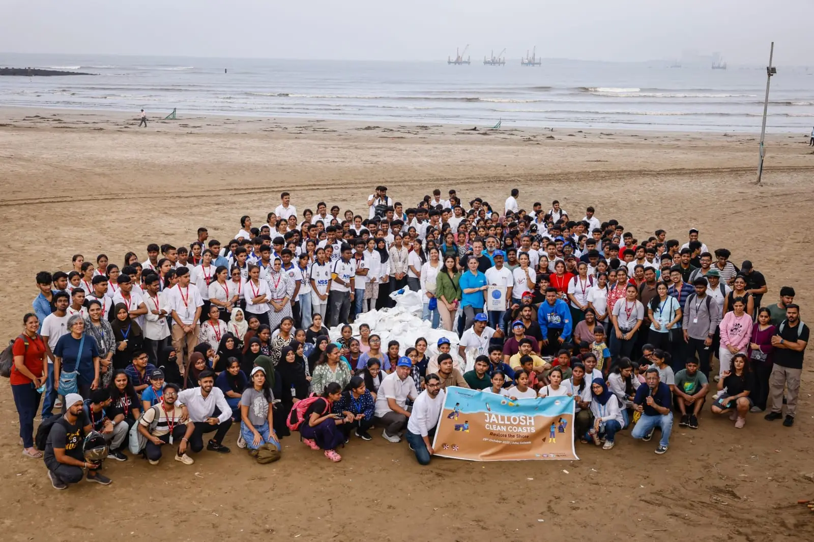 Mumbai rises with the tide along with 410 youth, children and citizens to bring life back to the shore