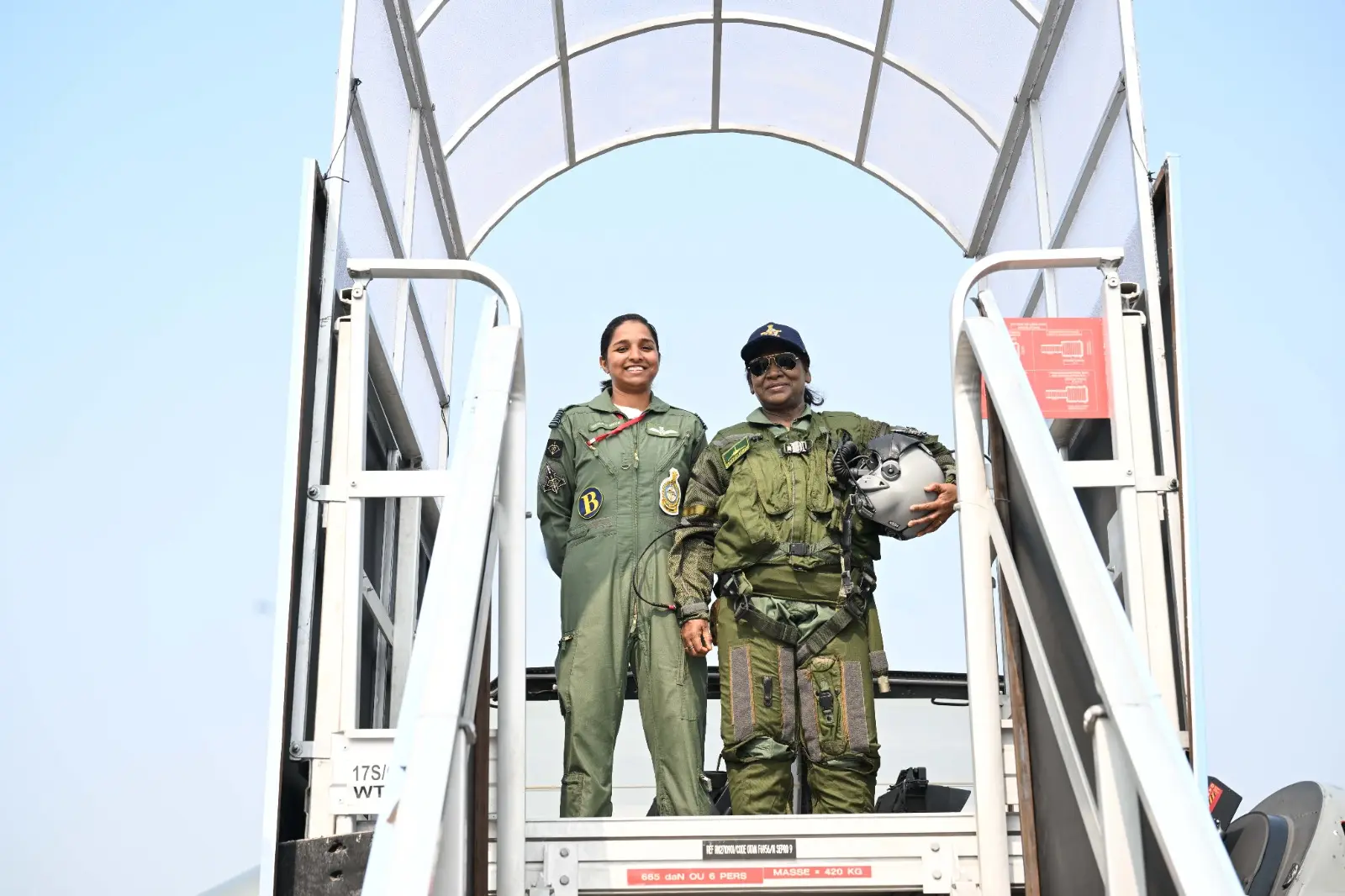 President Murmu poses with IAF pilot Shivangi Singh, whom Pakistan falsely claimed to have captured