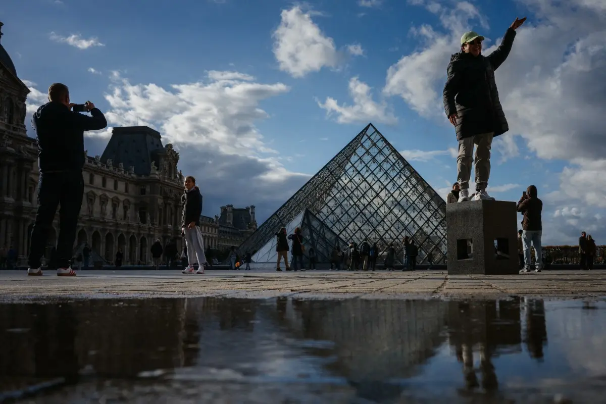 Louvre museum heist: Five more arrested, including key suspect; stolen jewellery still missing
