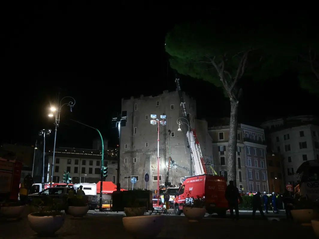 Rome’s 13th-century tower 'Torre dei Conti' collapses; one worker killed, 3 injured Rome’s 13th-century tower 'Torre dei Conti' collapses; one worker killed, 3 injured