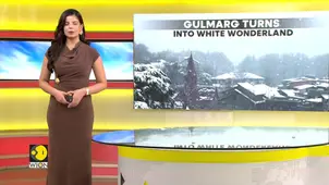 J&K: Tourists flock to witness snow magic 