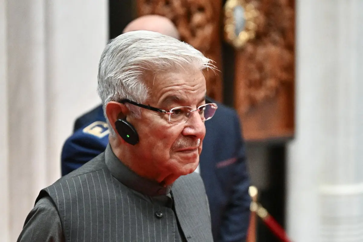 Khawaja Asif warns of war ahead of Afghanistan-Pakistan peace talks in Turkiye