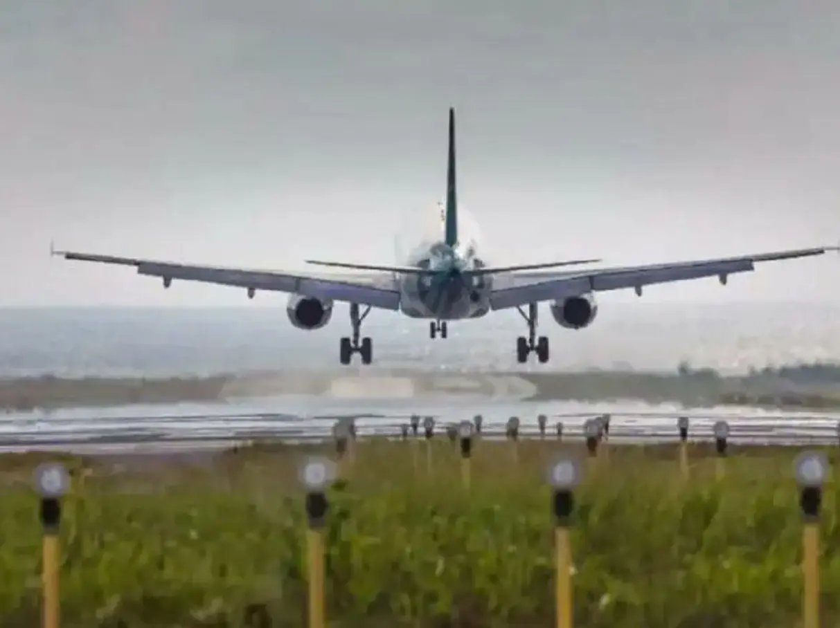 Over 800 flights cancelled in US after aviation agency’s directive to cut air traffic Over 800 flights cancelled in US after aviation agency’s directive to cut air traffic