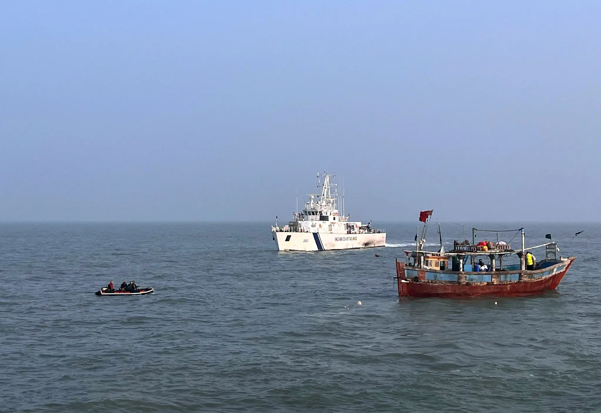 8 Indian fishermen abducted after Pakistani forces seize boat near Gujarat coast